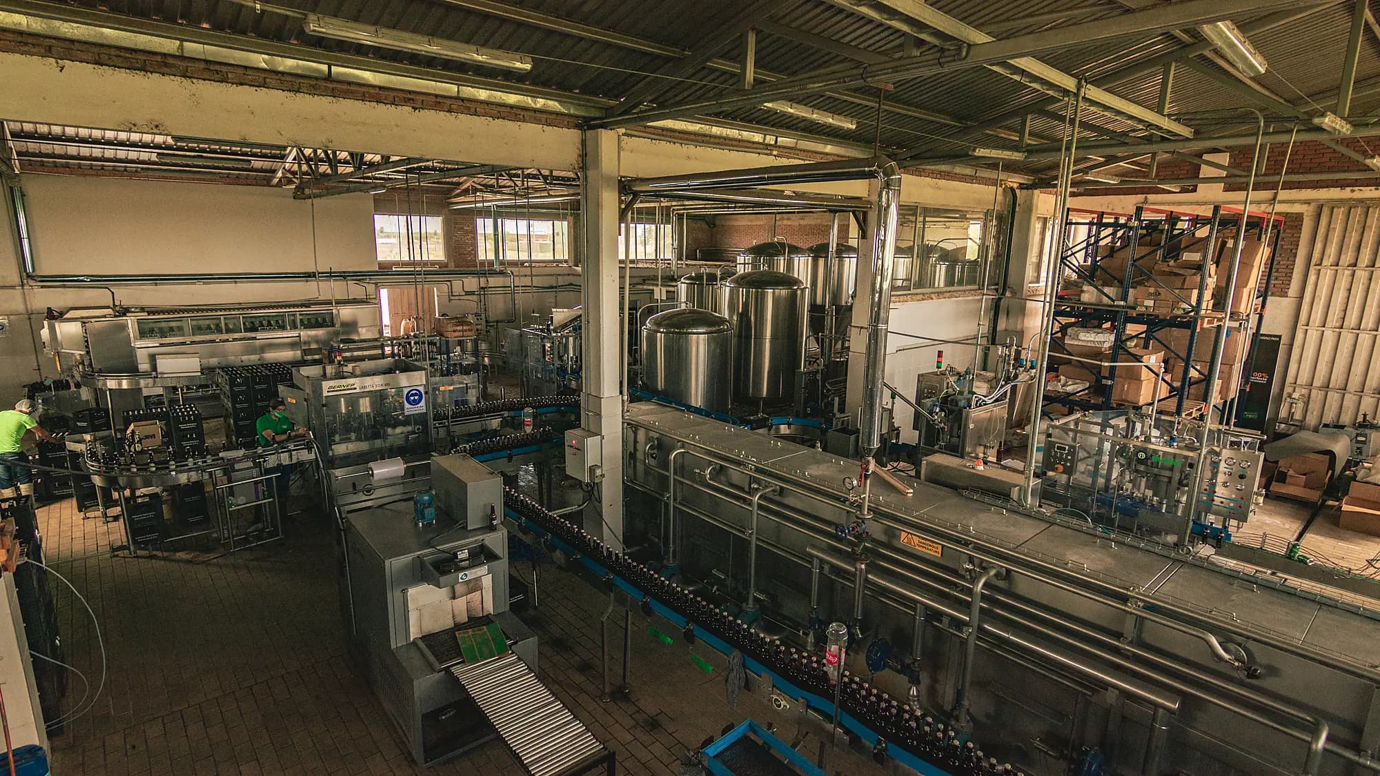 Interior de la fábrica de cerveza Prost en Bolivia